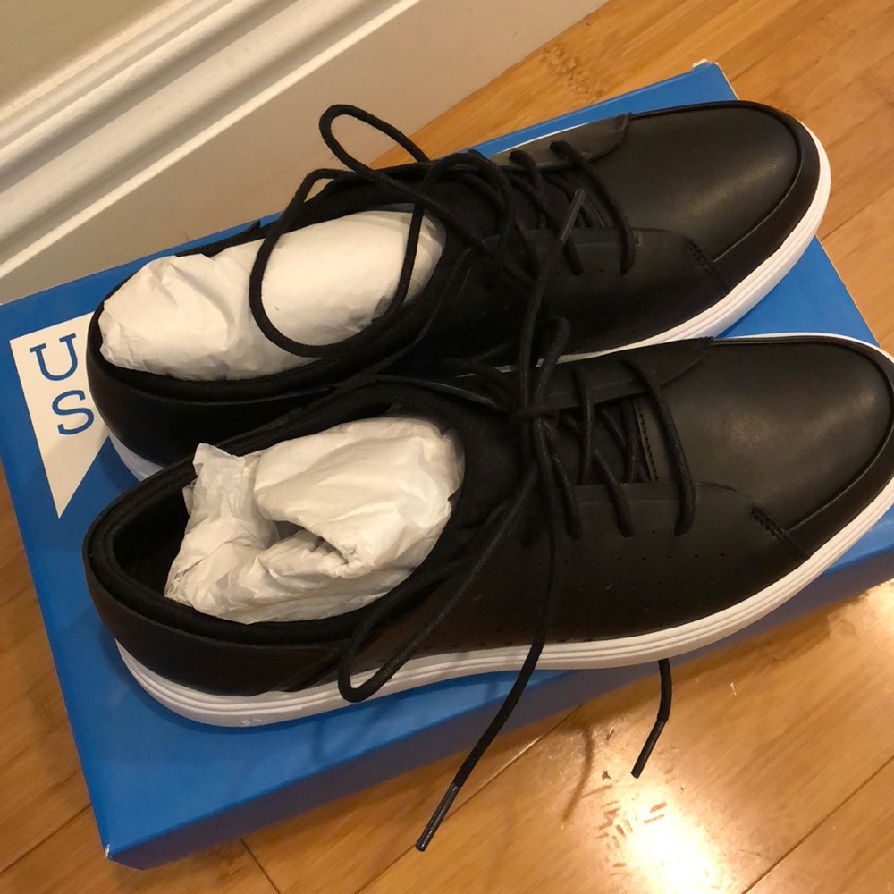 Under Armour Black leather sneaker